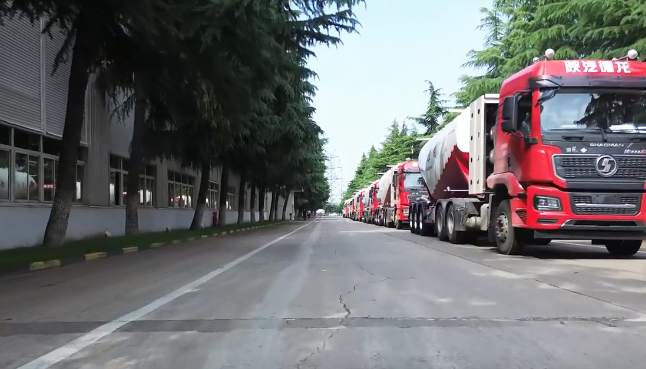 大單!100臺(tái)#粉罐半掛車 陸續(xù)發(fā)車，震撼#航拍
