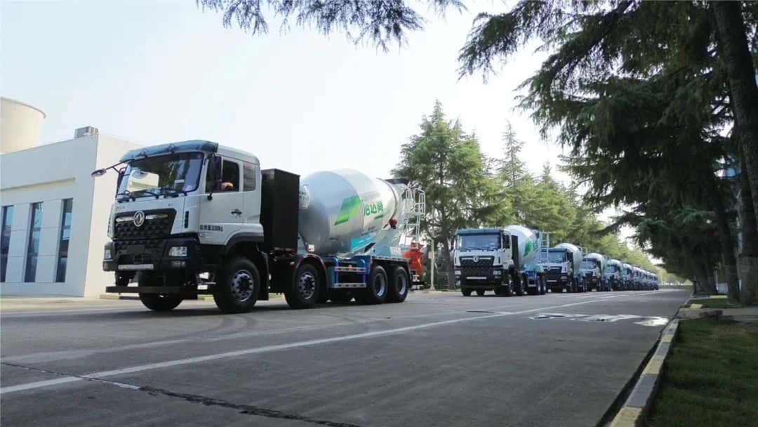 馭風(fēng)而行，中集車輛15臺(tái)新能源攪拌車駛?cè)牒?，繪就荊楚生態(tài)長(zhǎng)卷