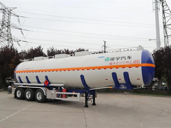 中集凌宇新款鋁合金易燃液體運輸車來了！